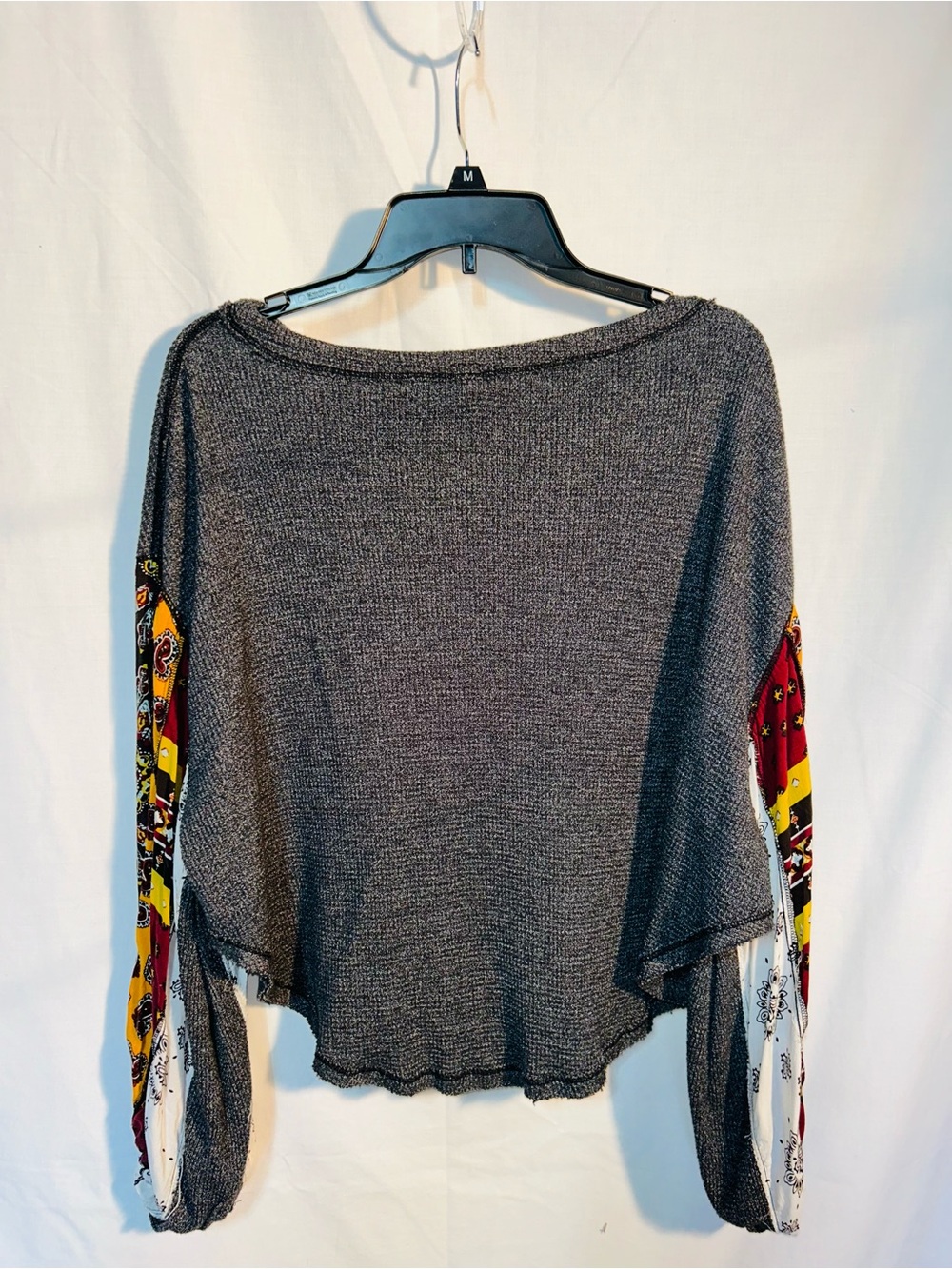 We The Free Gray Knit Top with Multicolor Boho Sleeves LN - Picture 3 of 6